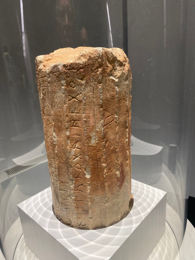 The Patu column alphabetery